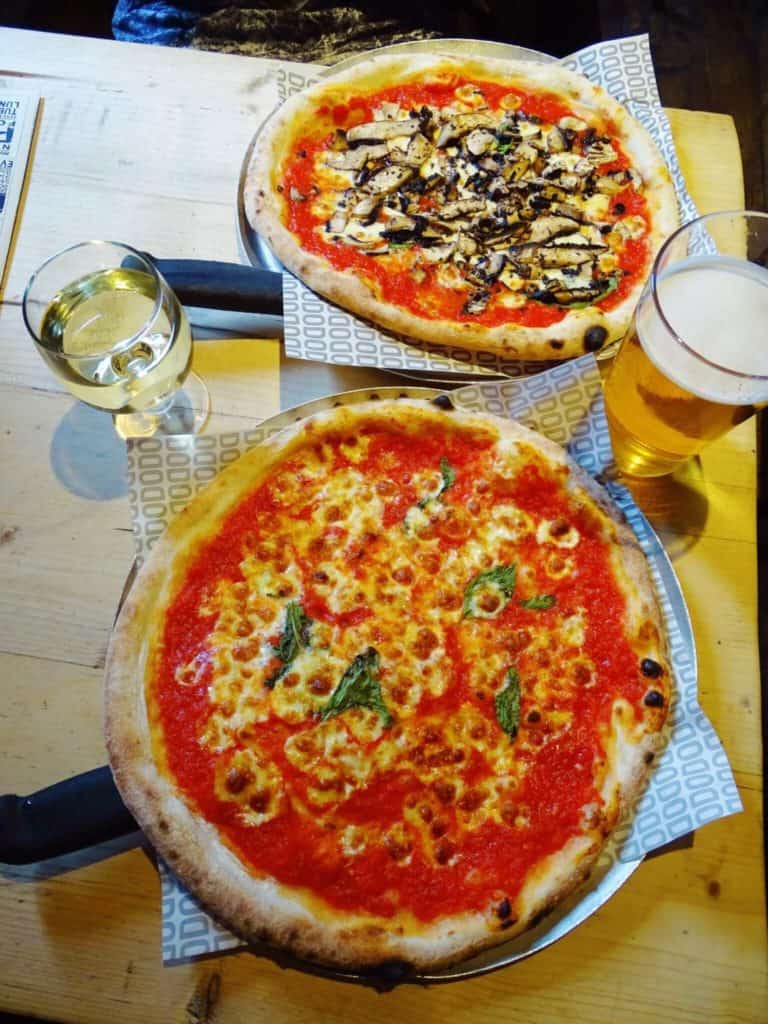 Pizzas and drinks at Rickety Press Oxford