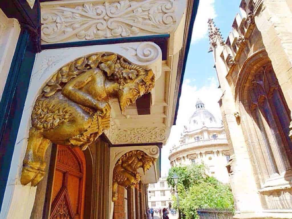 Gold statue in Oxford doorway 