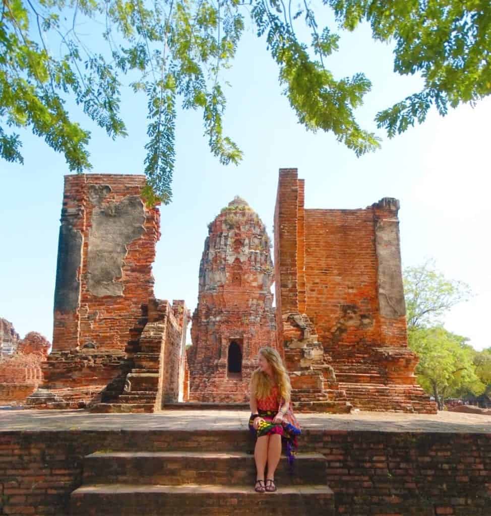 Visiting Wat Mahathat ayutthaya tour