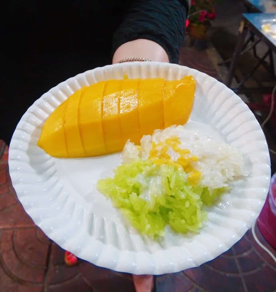 Mango sticky rice dessert