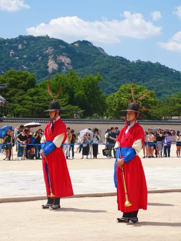 Changing of the guards ceremony Gyeongbokgung Palace Seoul 