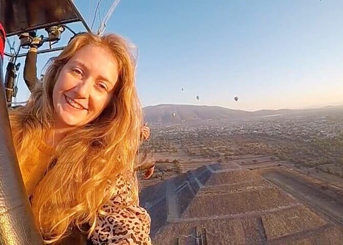 Teotihuacán Pyramids selfie from hot air balloon 