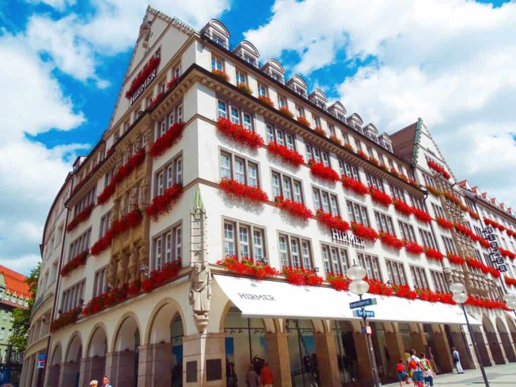 Exploring Marienplatz Square