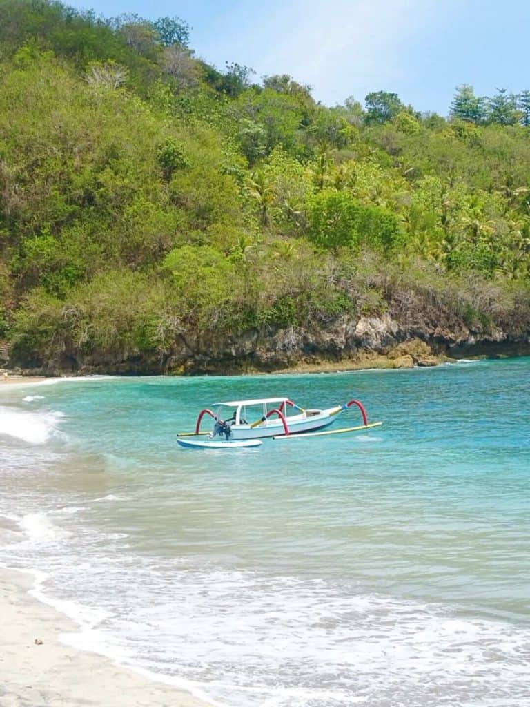 Boat in the water at Crystal Bay Nusa Penida 