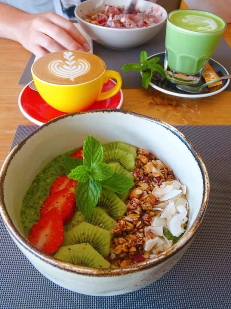 Smoothie bowl and coffee at Tropical 