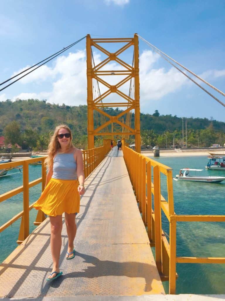 Yellow bridge things to do Nusa Ceningan 