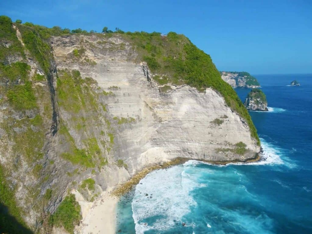 Cliffs of Nusa Penida Bali itinerary 2 weeks