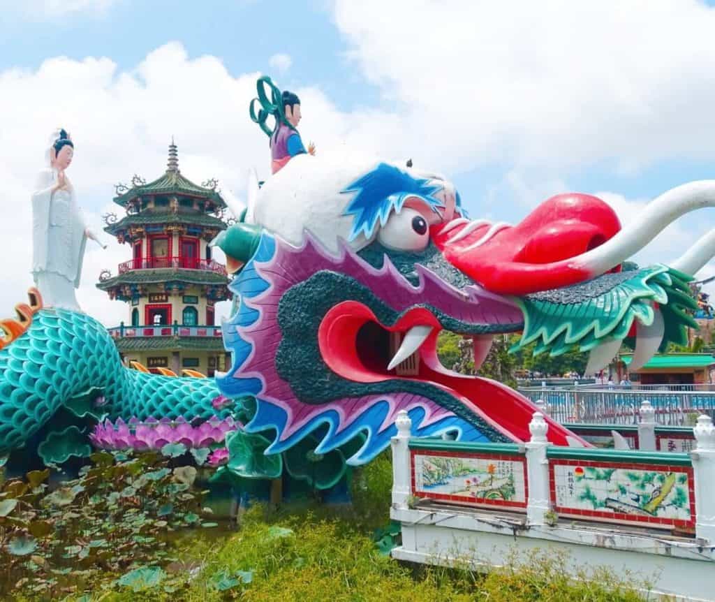 Dragon statue Spring and Autumn Pavillion Kaohsiung attractions
