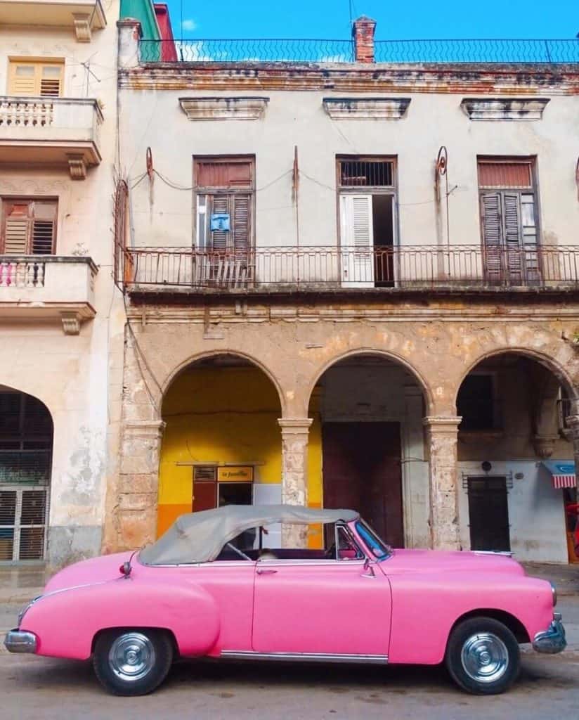 rózsaszín autó Kuba útvonal