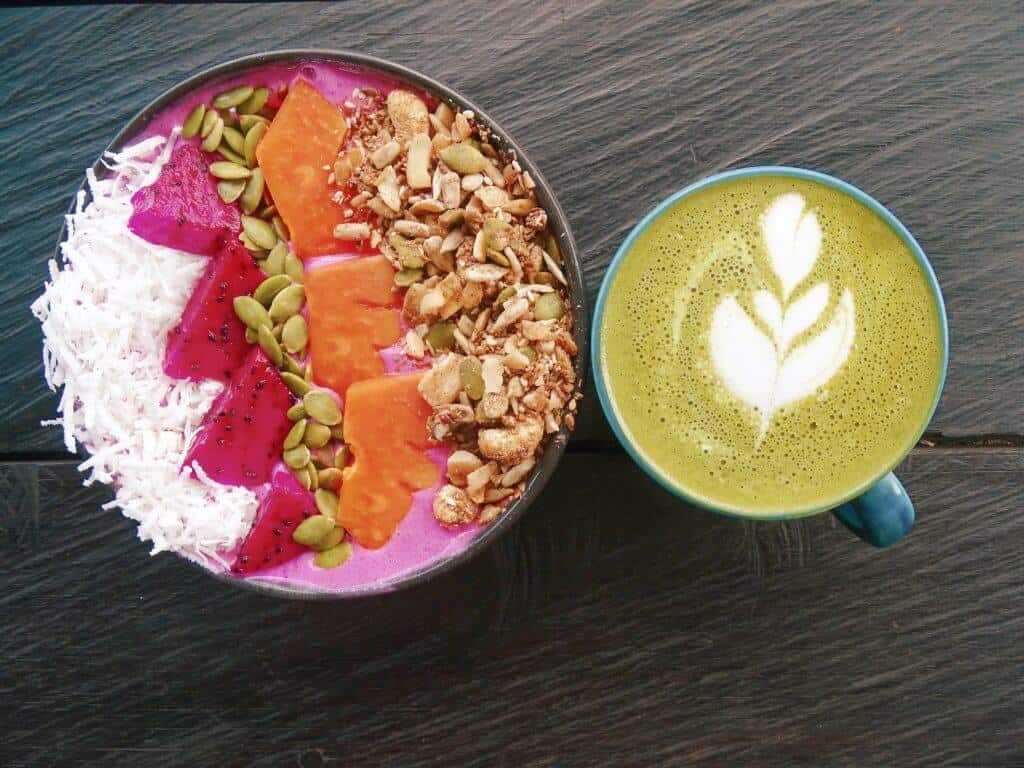Smoothie bowl and matcha latte Wamm Cafe