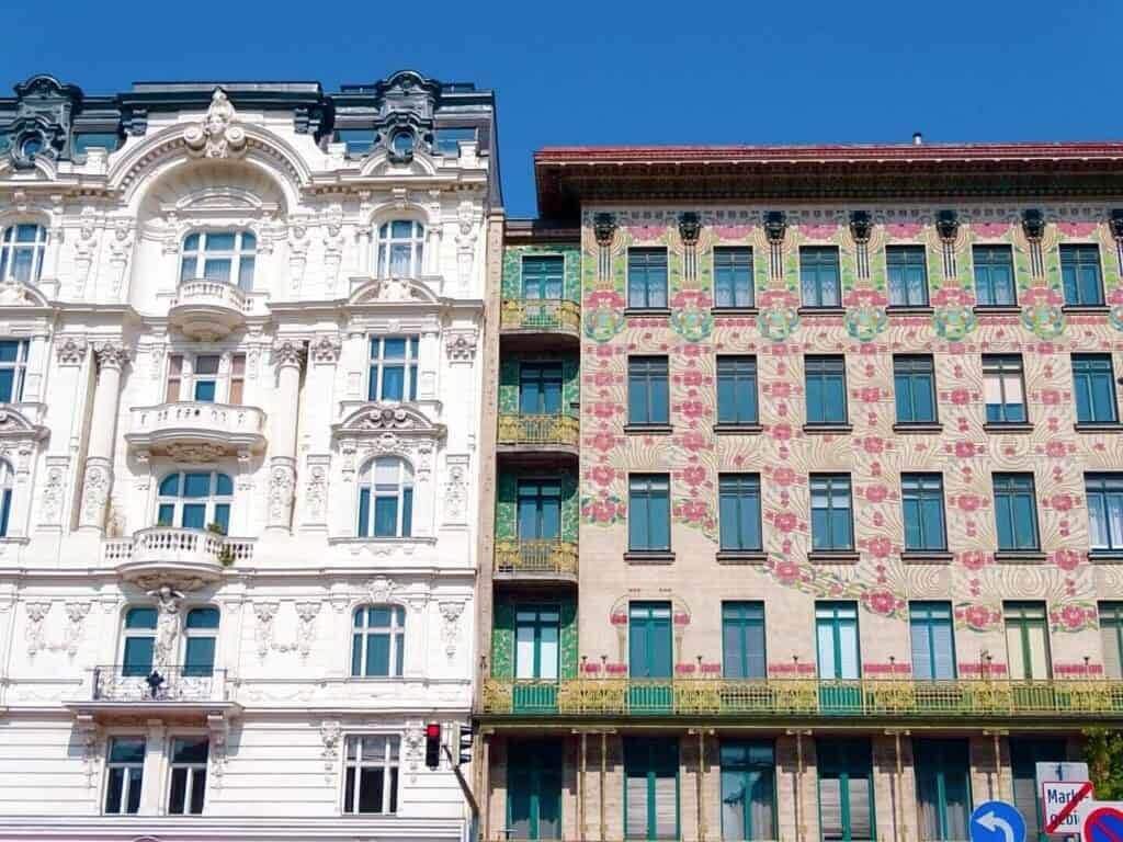 Builds at Vienna Naschmarkt 