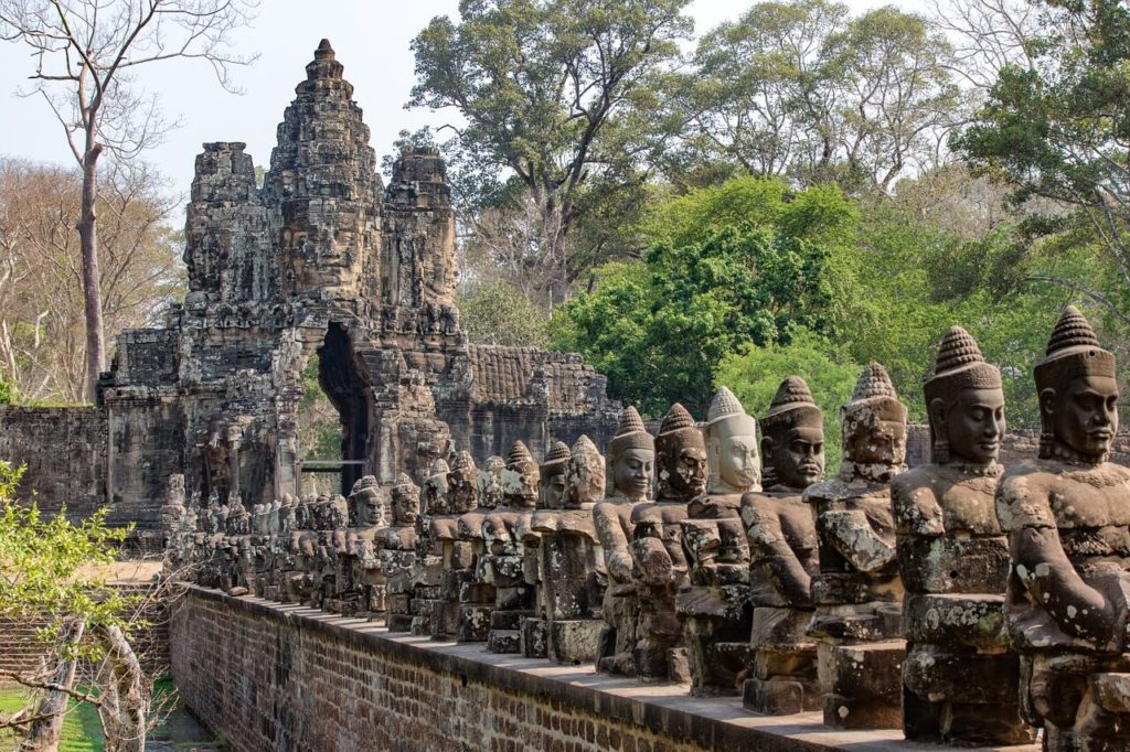 Angkor wat backpacking route Southeast Asia 