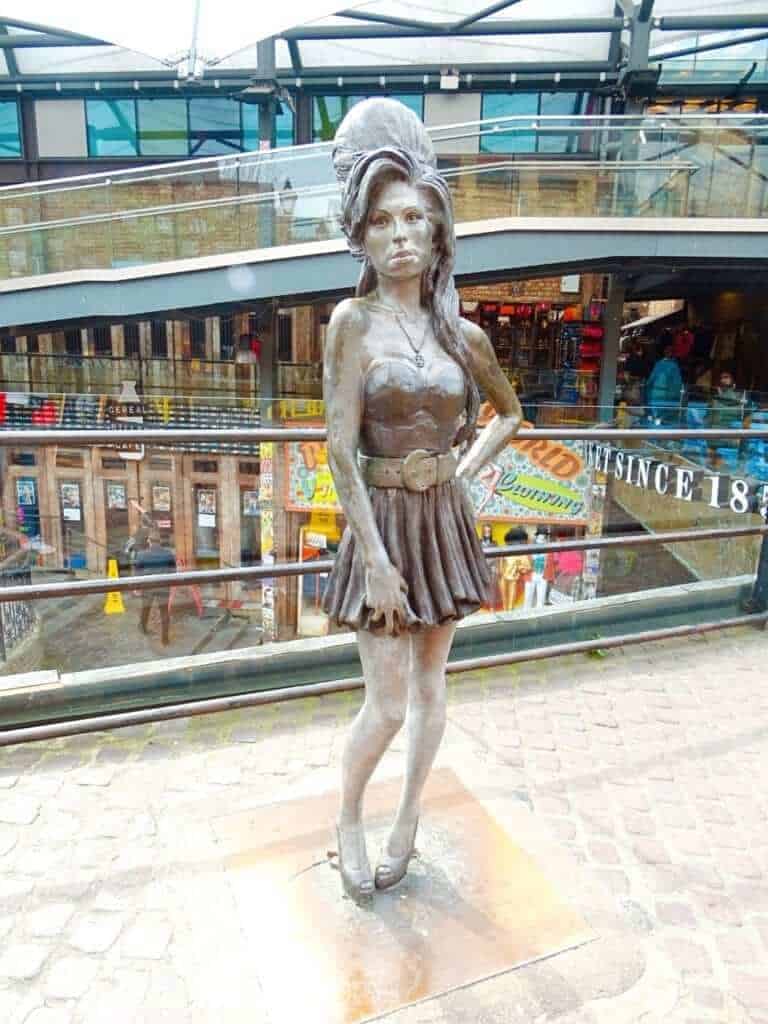 Amy winehouse statue