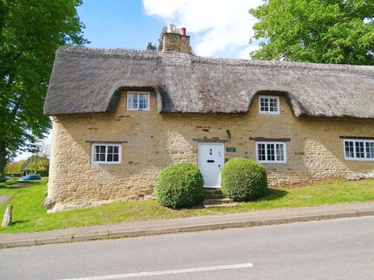 20 Prettiest & Best Cotswold Villages To Visit By A Local