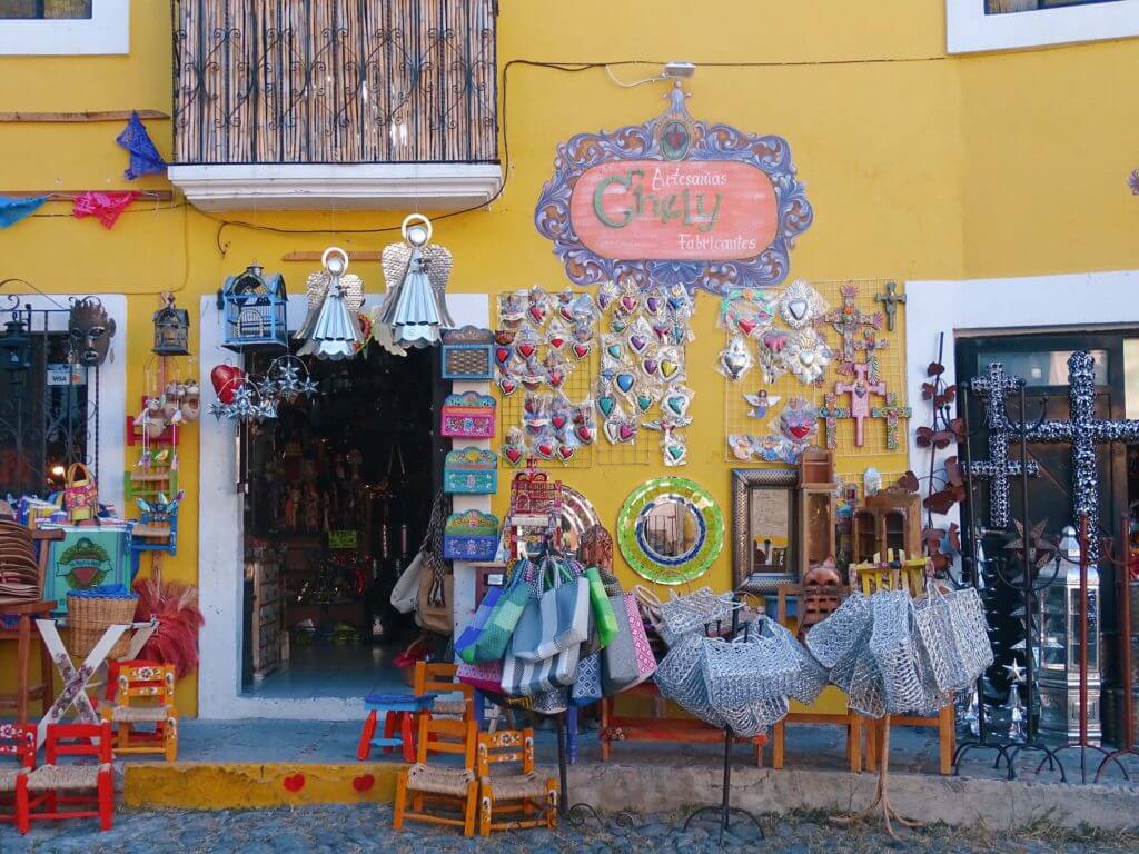 Colourful crafts market