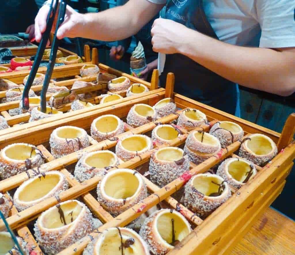 Trdelník being prepared