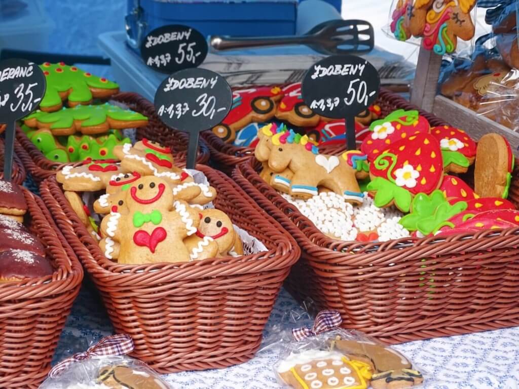 Perníky gingerbread in shape of unicorns and strawberries