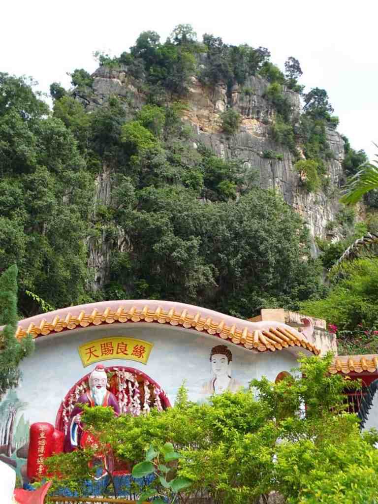 Striking cliffs Sam Pong Tong Cave 