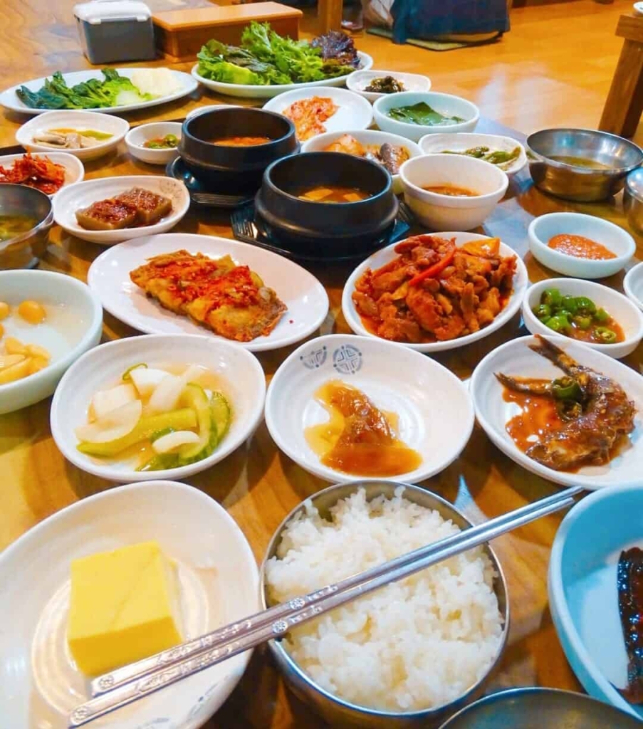 Selection of South Korean dishes 