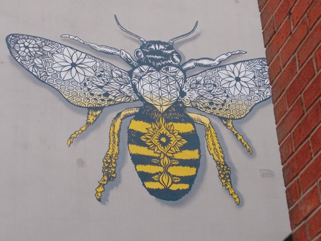 Bee stencil 