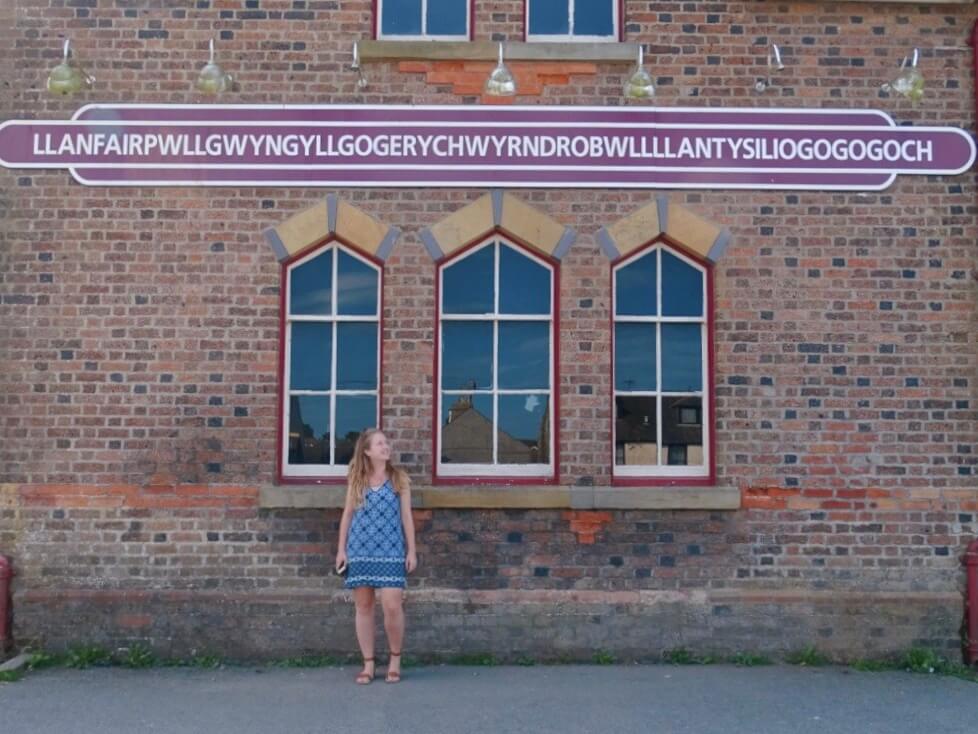 Llanfairpwllgwyngyllgogerychwyrndrobwllllantysiliogogogoch