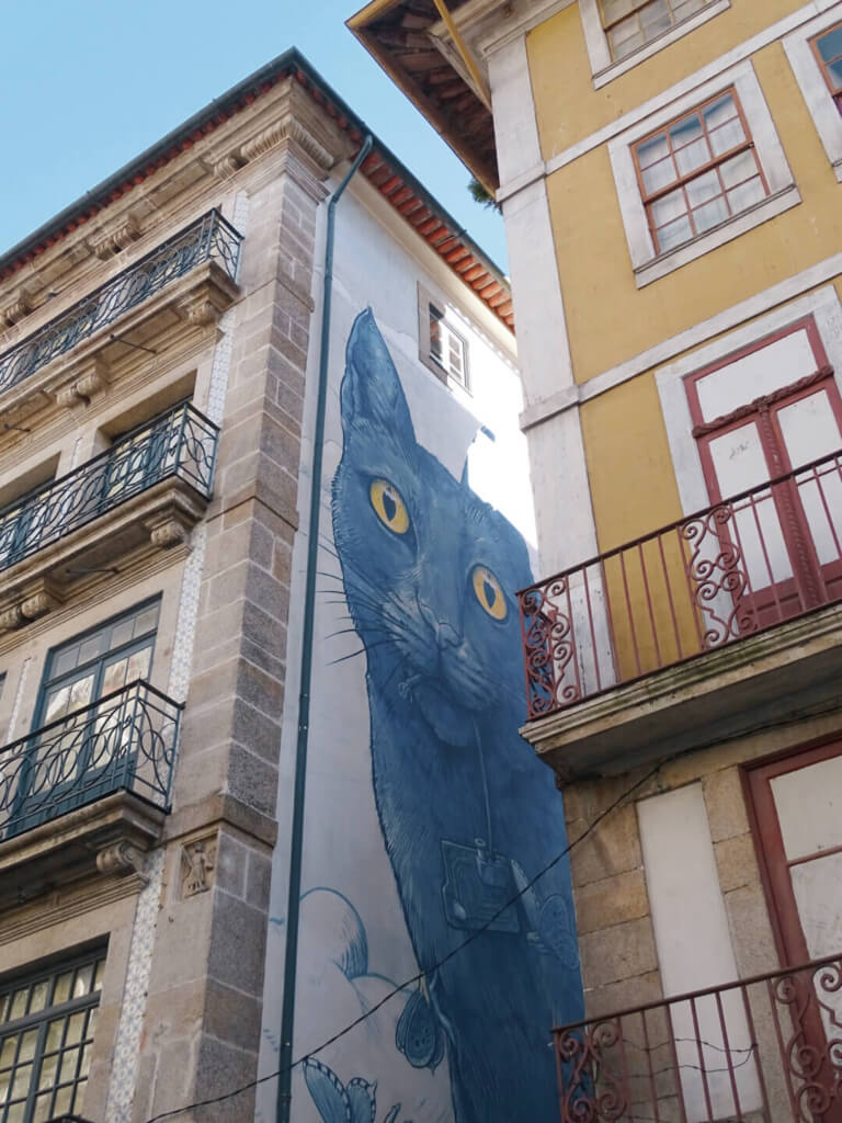 Perspentico blue cat mural porto