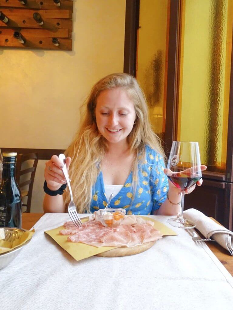 eating in italy DOWNSIDES to solo travel