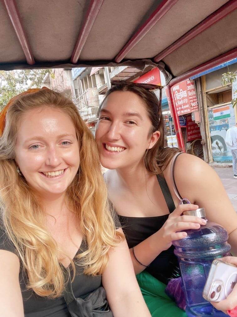 pros and cons of travelling solo vs with friends